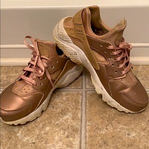 nike air huarache rose gold